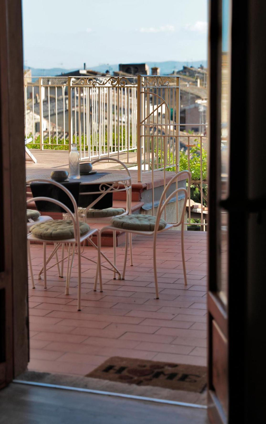 Appartamento Le Palme Con Terrazze In Centro San Gimignano Exterior foto